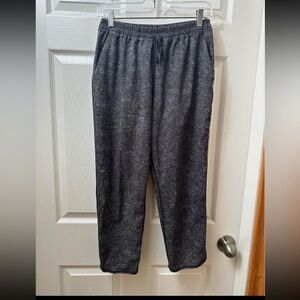 Lulu🍋 Keep It Classic Crop 23"
White Noise Alpine White Black Size 6